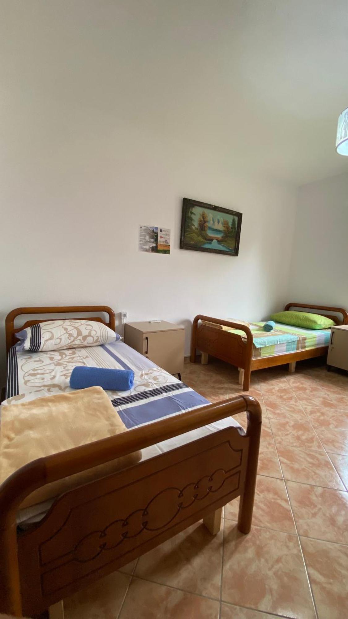 The Hood - Shkodra Backpackers Hostel Dış mekan fotoğraf