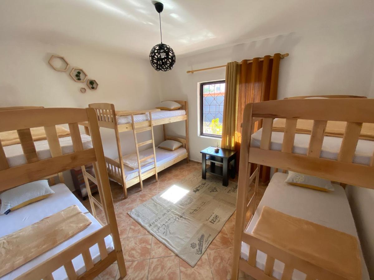 The Hood - Shkodra Backpackers Hostel Dış mekan fotoğraf